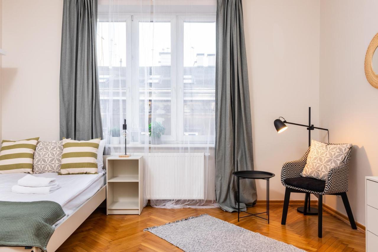 Spacious Around The Food Market - 5' To The Market Square - By Upstairs Leilighet *